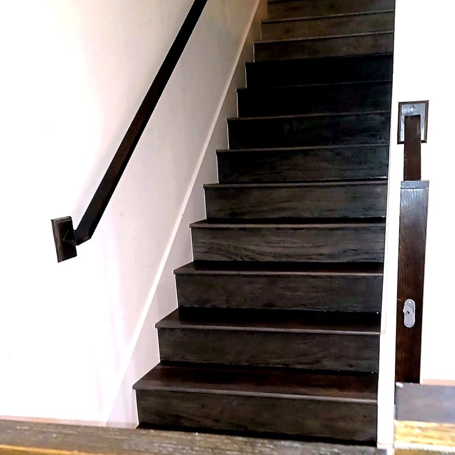 FloorFlash charcoal stained staircase install in DFW with brass-detail handrail bracket
